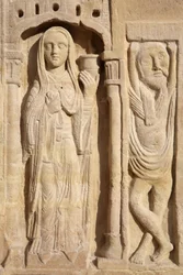 Basilique Saint-Denis. Portail central. La vierge sage, 20150919, Saint-Denis, France