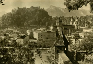 Salzbourg depuis le Kapuzinerberg, Autriche, vers 1935