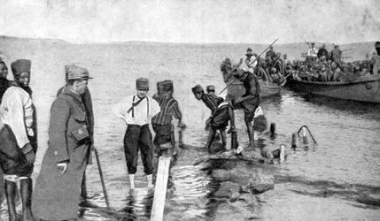 Soldats sénégalais embarquant sur la côte égyptienne, Première Guerre mondiale, 1915