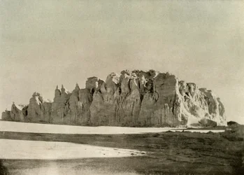 Bord dentelé du glacier au sud du cap Borne, île de Ross, c1908, 1909