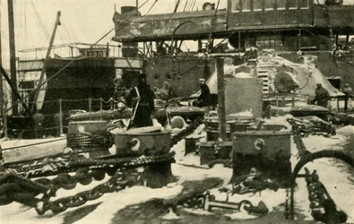 Navire approvisionnant en charbon dans des conditions glaciales, Première Guerre mondiale
