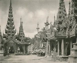Sanctuaire de la Grande Cloche à la pagode Shwe Dagon, Rangoon, 1900