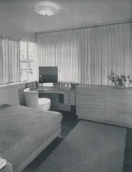 Des lignes simples et pratiques caractérisent cette chambre, 1942