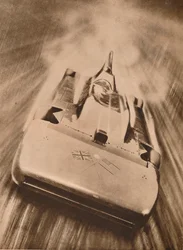 Sir Malcolm Campbell à grande vitesse dans 