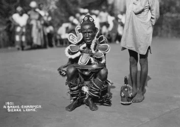 Charmeur de serpents, Sierra Leone, 20e siècle