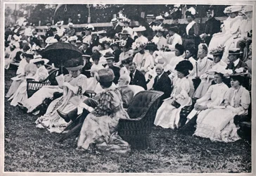 Quelques spectateurs aux sports des gardes à Chelsea, 1906