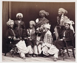 Fils de Nowroz Khan avec des assistants, vers 1878