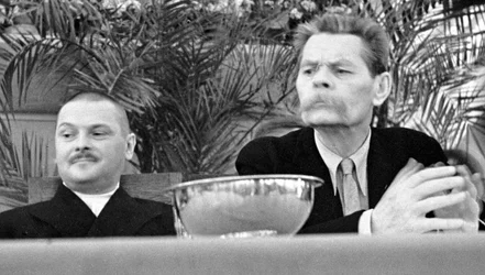 Politicien soviétique Andrei Jdanov et auteur russe Maxime Gorki, 1934