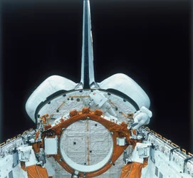 Astronaute de la navette spatiale en EVA, années 1980