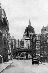 Cathédrale Saint-Paul depuis Fleet Street un dimanche, Londres, vers 1930