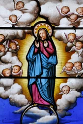 Vitrail dans la cathédrale Saint-Louis : Vierge Marie, Blois, France