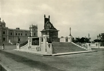 Statue de la reine Victoria devant le Victoria Memorial Hall, 1925