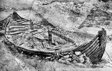 Vue arrière du navire viking d