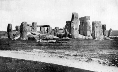Stonehenge après restauration, vers 1920