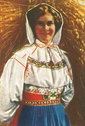Femme suédoise en costume traditionnel, vers 1928