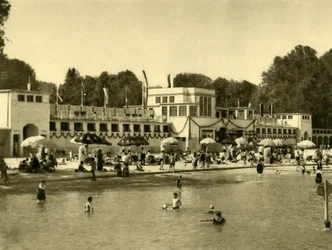 Baignade dans le lac Traunsee, Gmunden, Haute-Autriche, vers 1935
