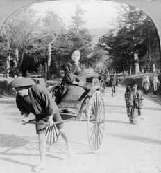 Promenade dans le parc à Nara, Japon, 1901