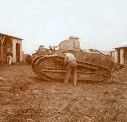 Entretien des chars, vers 1914-1918