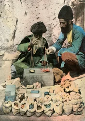 Téhéran. Épicier Droguiste sur la Place Royale, 1900