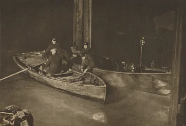 Police de la Tamise en patrouille de nuit qui protège la sécurité du fleuve, vers 1935