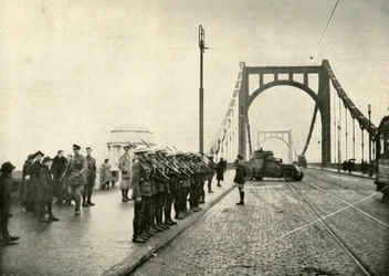 Les 18e hussards gardant un pont sur le Rhin à Cologne, 1919