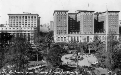 Le Biltmore depuis Pershing Square, Los Angeles, Californie, USA, vers 1933