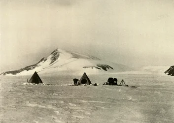 Le camp sous le Cloudmaker, vers 1908, 1909