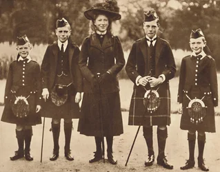 Les enfants du roi George V et de la reine Mary, vers 1910, 1937