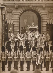 La procession du couronnement vers l