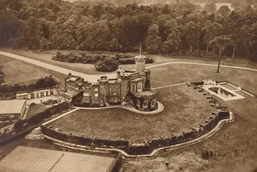 Le fort, 1937