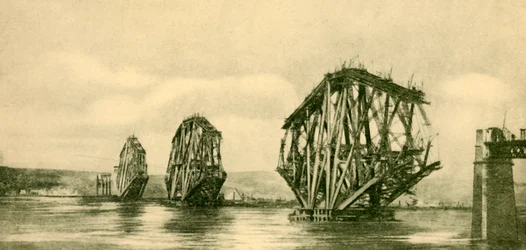 Le pont du Forth en cours de construction, vers 1930