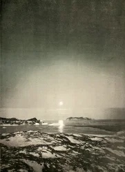 La pleine lune au crépuscule d