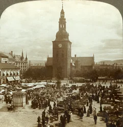 Le Grand Marché autour de la statue Christian IV, Christiania, Norvège, vers 1905