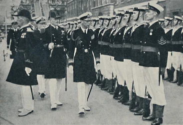 Le Roi Ouvrant la Semaine de la Marine à Portsmouth, vers 1935, 1937