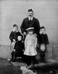Le défunt roi et quelques-uns de ses petits-enfants, vers 1910