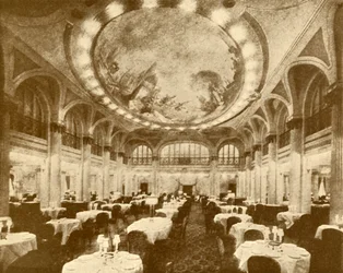 Le somptueux salon à manger principal du Leviathan, vers 1930