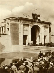 La porte de Menin est dévoilée, Ypres, Belgique, 24 juillet 1927