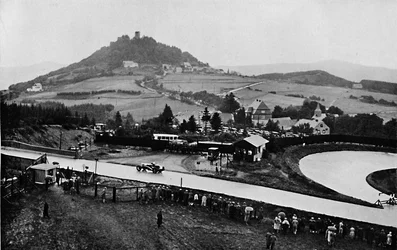 Le Nurburg Ring, Montagnes de l