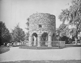 La Vieille Tour Norse, Newport, R.I., vers 1897
