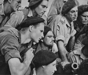 Les Raiders, 1942