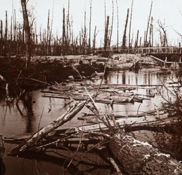 La rivière Ailette, nord de la France, vers 1914-1918