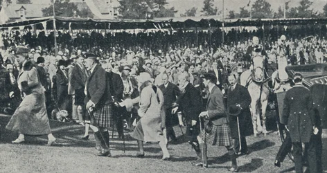 La Famille royale en Écosse, vers 1930, 1937