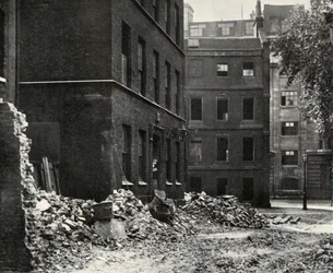 Le site de la porte de Fetter Lane et les maisons abandonnées en attente de démolition, 1934