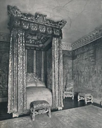 Les ambassadeurs vénitiens à Knole. Le lit fait pour Jacques Ier, la chaise et les tabourets