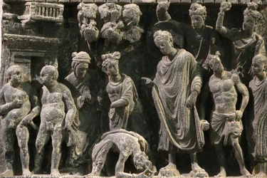 Musée Victoria et Albert. Relief montrant une tentative sur la vie du Bouddha. 100-200. Schiste. Gandhara/Nord-ouest du Pakistan. Royaume-Uni