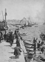 Le Front de mer de Stamboul, avec Pera au loin, 1913
