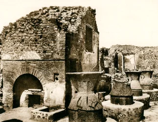 La boulangerie et le moulin, Pompéi, Italie, vers 1900