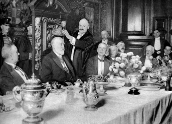 Le couronnement du maître de la Compagnie des ceinturiers, Londres, 1926-1927