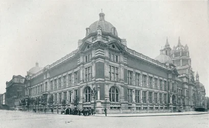 Le nouveau musée Victoria et Albert ouvert le 26 juin 1909, vers 1909