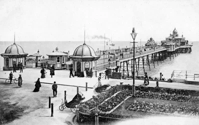 Le quai à Eastbourne, East Sussex, vers 1900-1920